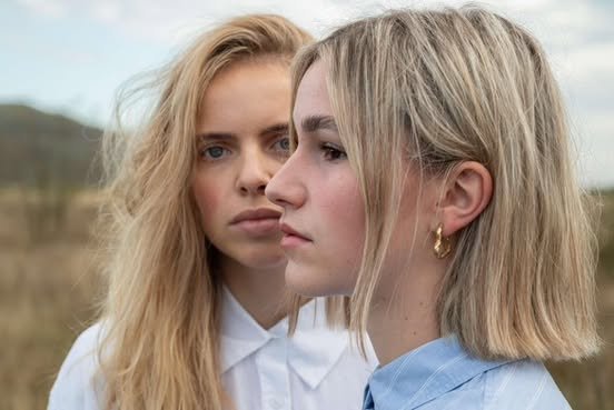 Febe & Madeline komen gekende rock covers brengen op de Lokerse Tattoo Conventie